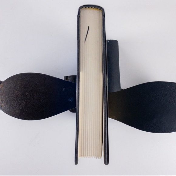 2/$30 - Larry's Party by Carol Shields - Picture 15 of 15